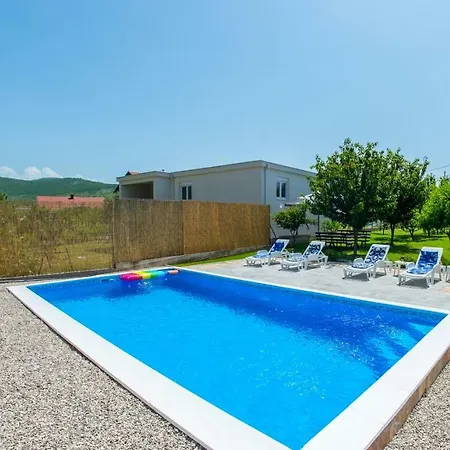 King's Garden Villa *