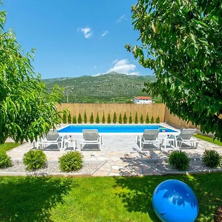 King's Garden Villa *
